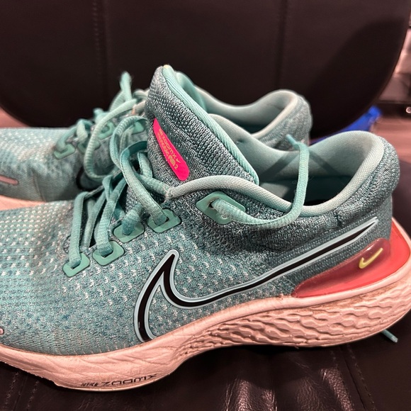 Nike Zoom Invincible Run 2 Women's Aqua and Pink Athletic Shoes - Picture 1 of 12